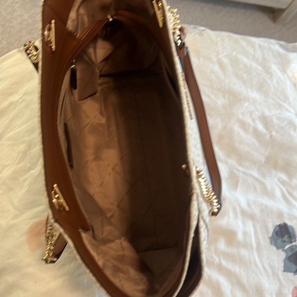 MK large jet set logo tote - Picture 7 of 10